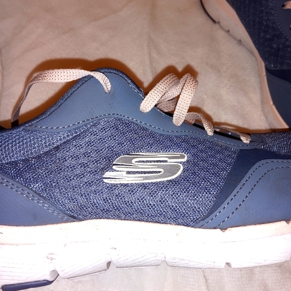 EUC SKETCHERS SIZE 10 lightweight BLUE AND BEIGE COLORS BRAND NEW memory Foam - Picture 9 of 11